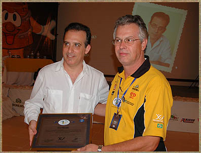 Alvaro Guillermo recebe certificado de particição na 15ª Confrágua